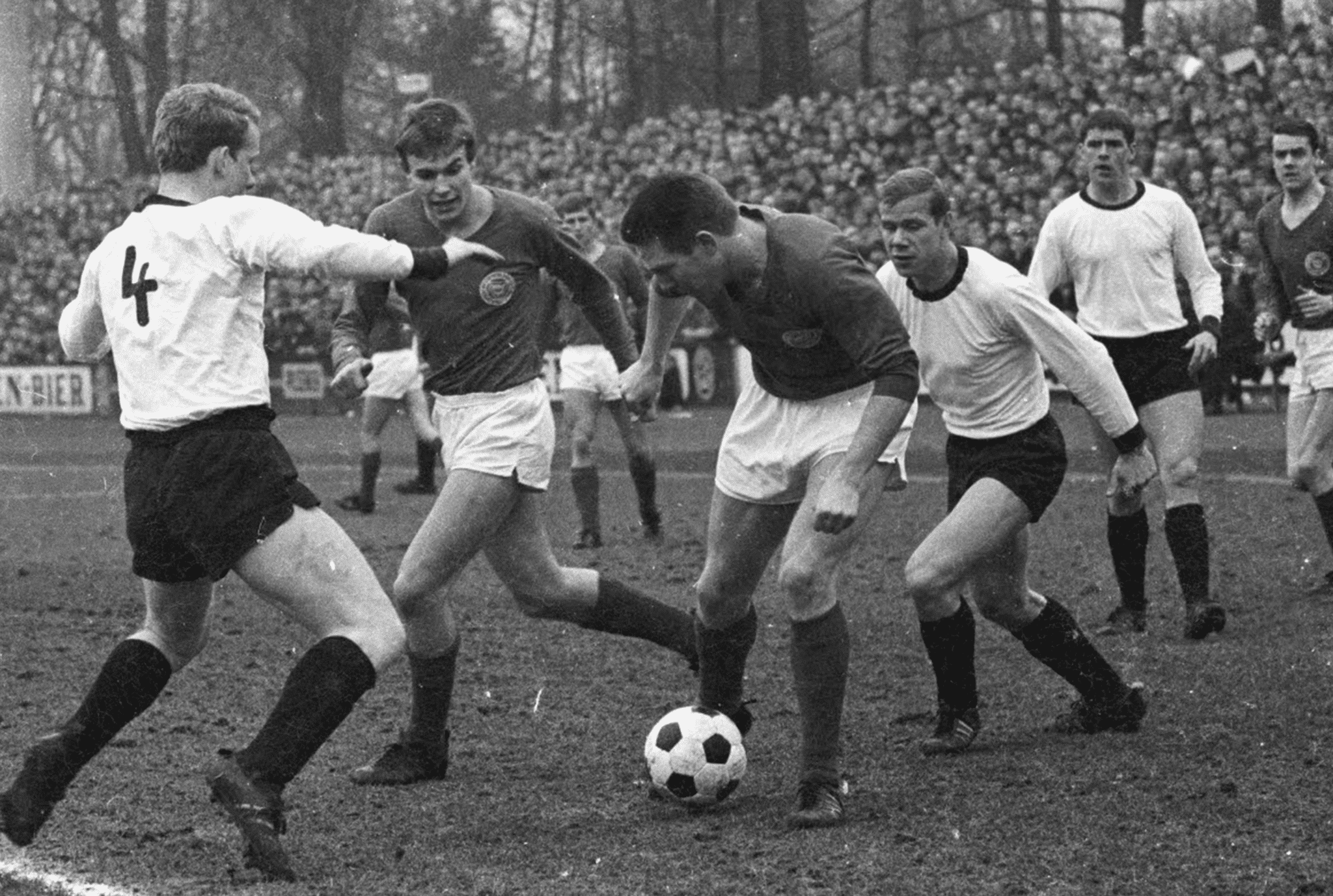 Gerd-Koll-im-Maerz-1967-in-der-Regionalliga-Nord-gegen-den-Itzehoer-SV-scaled