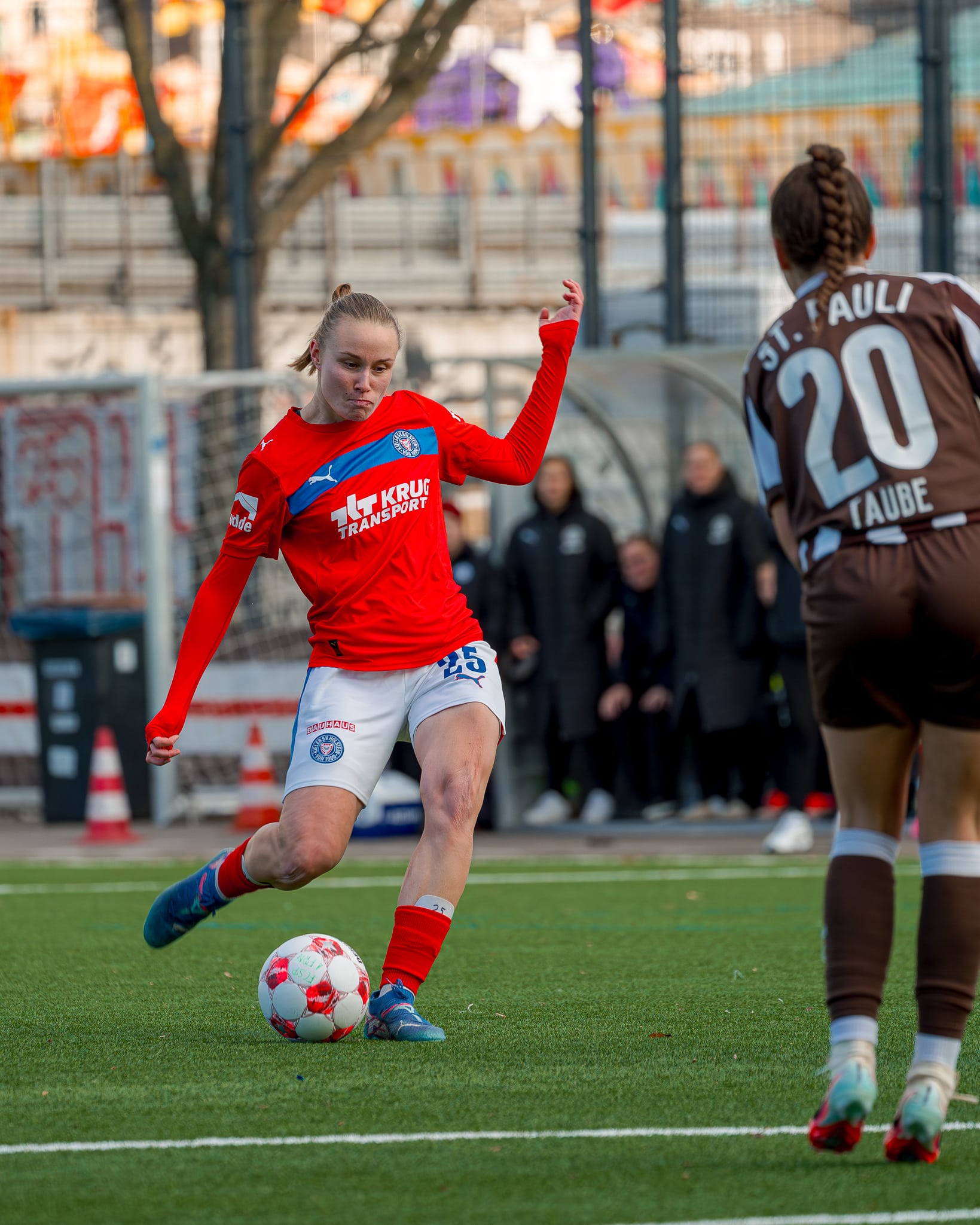 Holstein-Women-Pause-3