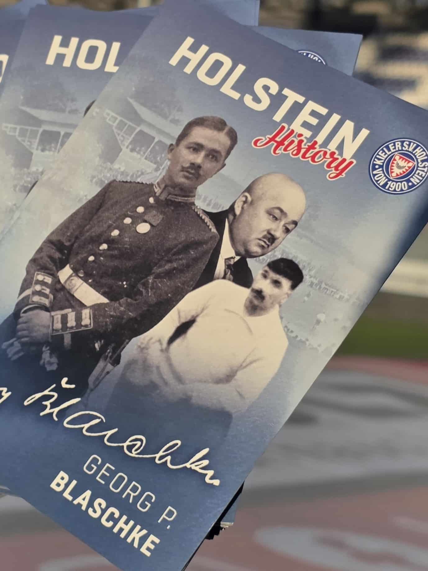 Im Fanshop gibt es ab sofort in unregelmäßigen Abständen limitierte Sammelkarten unserer KSV-Ikonen. Den Auftakt macht am 21. Januar ab 12 Uhr Georg P. Blaschke. 📖