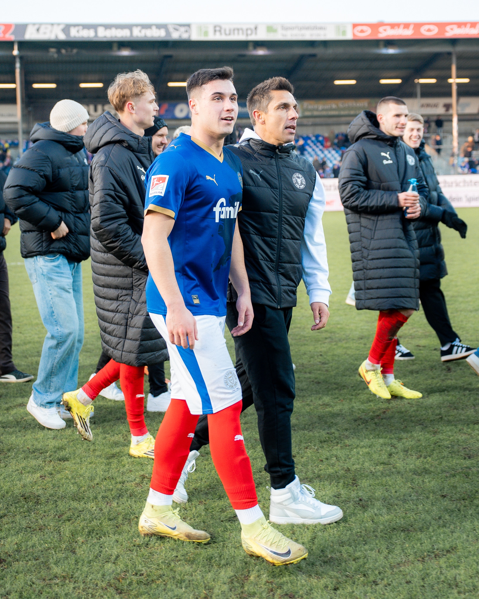 Gerade erst in Kiel gelandet und zum Rückrundenstart gegen Paderborn die ersten Minuten im Holstein-Stadion gesammelt: Willkommen Aldin Jakupović und Glückwunsch zum Debüt. 💪🏻